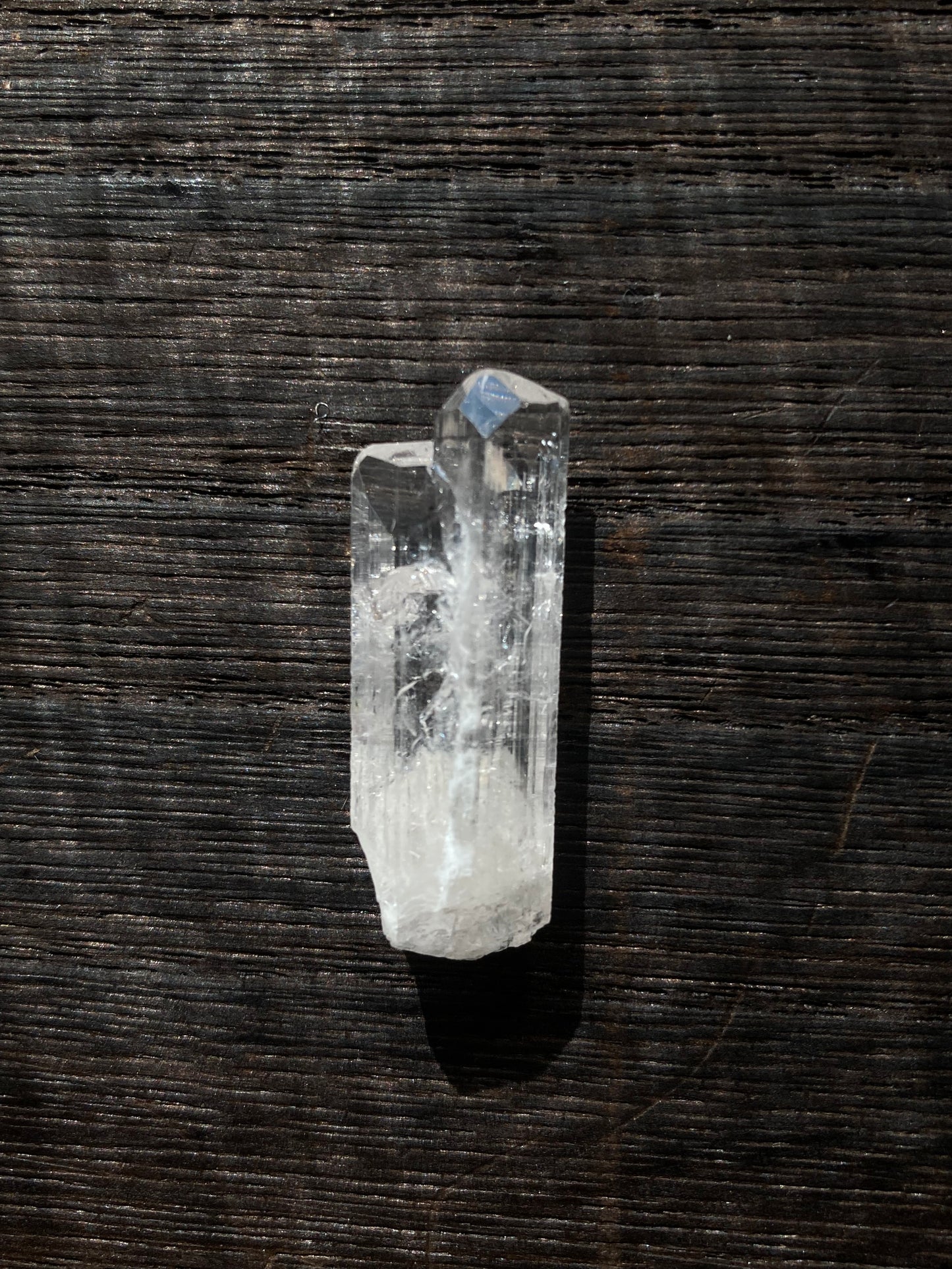 ダンビュライト 小 小指サイズ 手のひらサイズ ジェムクオリティ Danburite Gem Quarity メキシコ Aurora鉱山産 縦 3.2cm x 横 1.2cm x 厚さ 0.6cm