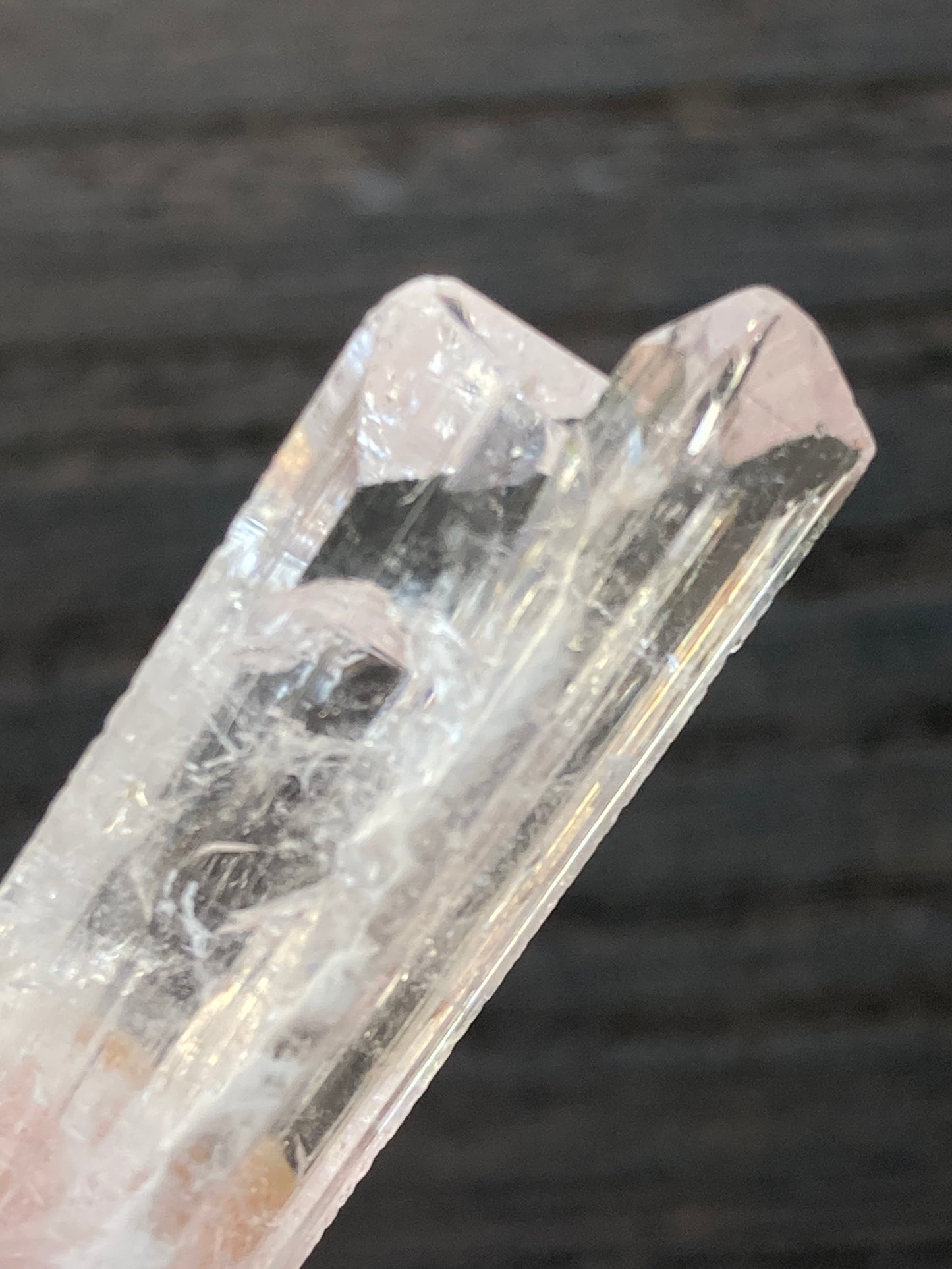 ダンビュライト 小 小指サイズ 手のひらサイズ ジェムクオリティ Danburite Gem Quarity メキシコ Aurora鉱山産 縦 3.2cm x 横 1.2cm x 厚さ 0.6cm