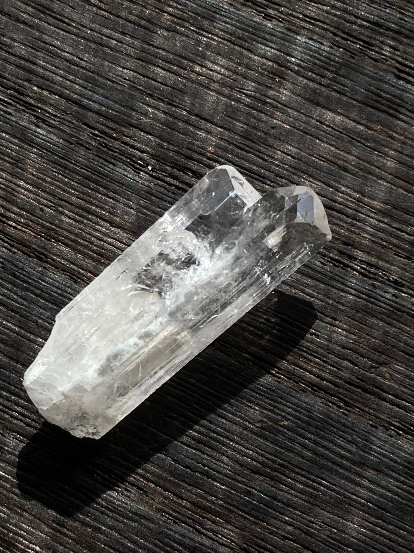 ダンビュライト 小 小指サイズ 手のひらサイズ ジェムクオリティ Danburite Gem Quarity メキシコ Aurora鉱山産 縦 3.2cm x 横 1.2cm x 厚さ 0.6cm