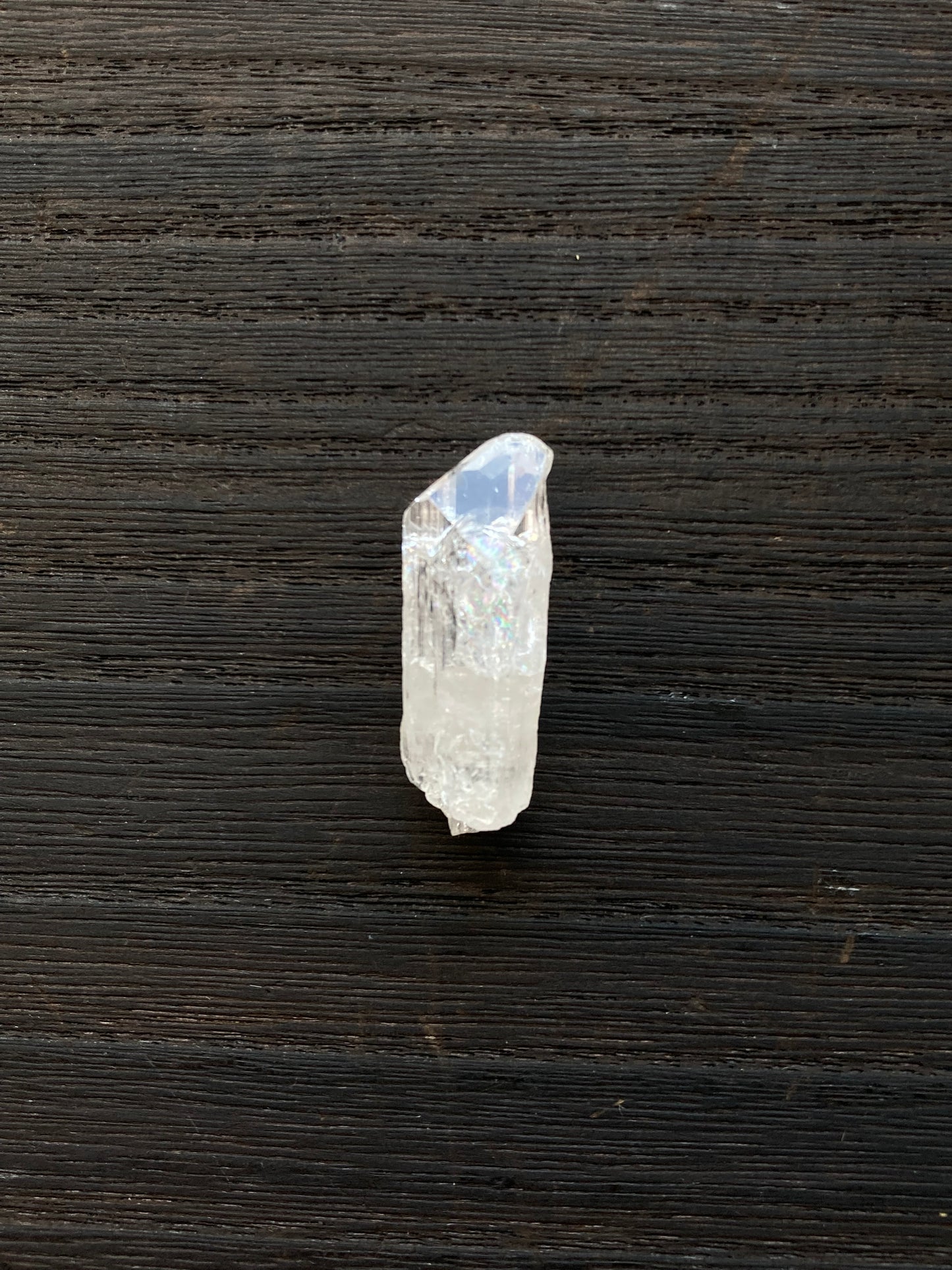 ダンビュライト 虹入り Danburite ジェムクオリティ 小 小指サイズ メキシコ Aurora鉱山産
サイズ 縦 3.4cm x 横 1.2cm x 厚さ 1cm