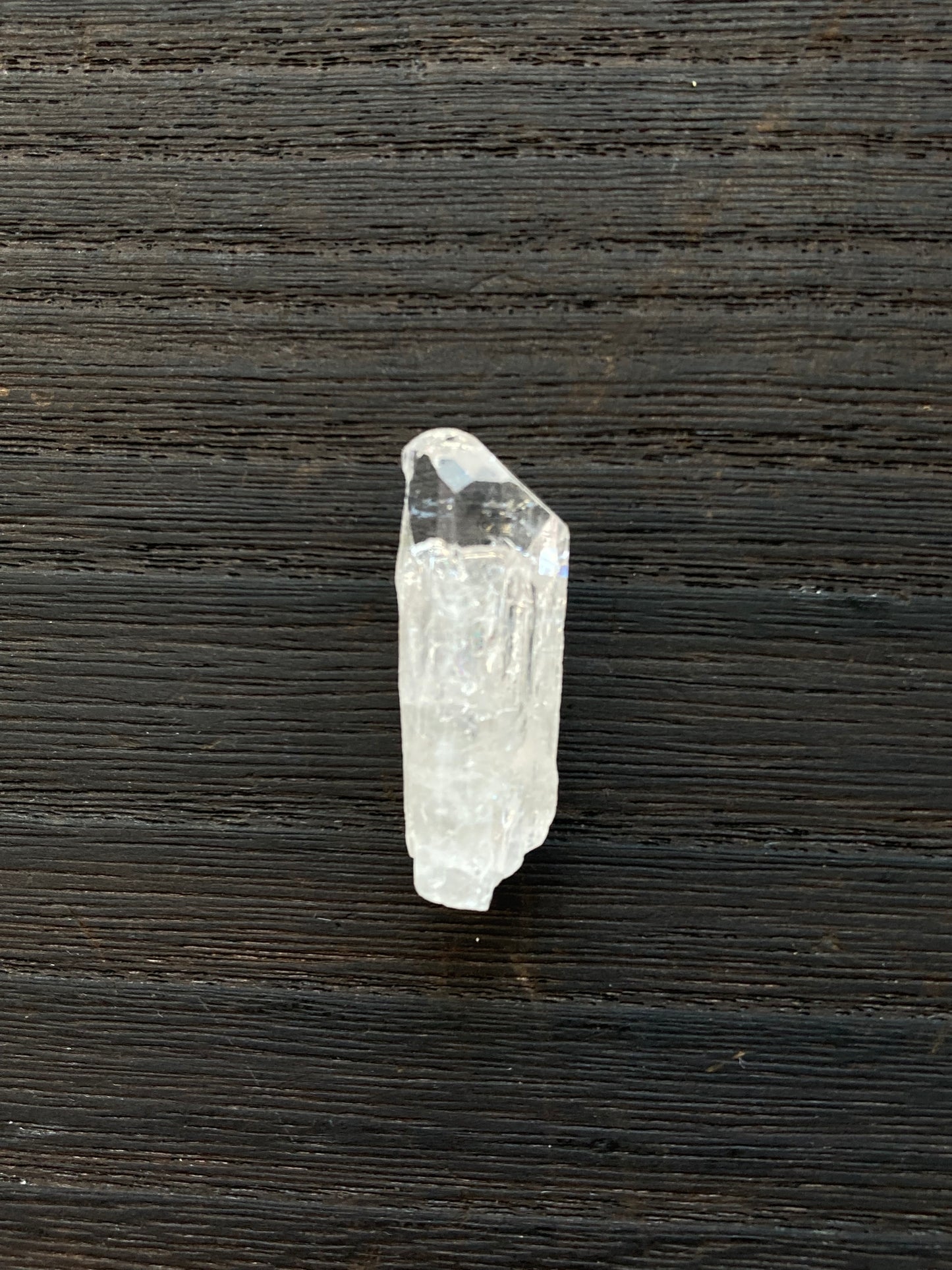 ダンビュライト 虹入り Danburite ジェムクオリティ 小 小指サイズ メキシコ Aurora鉱山産
サイズ 縦 3.4cm x 横 1.2cm x 厚さ 1cm