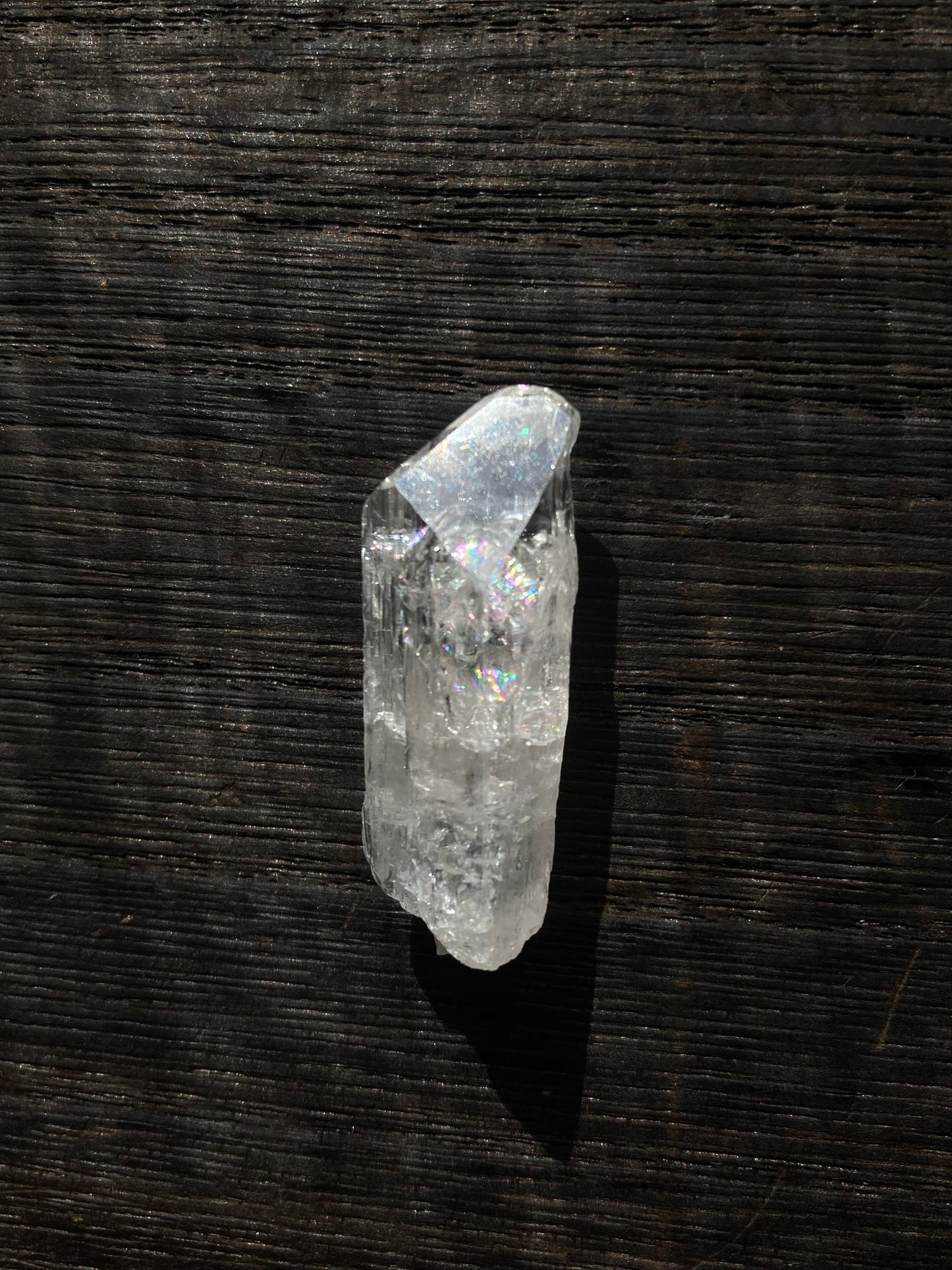 ダンビュライト 虹入り Danburite ジェムクオリティ 小 小指サイズ メキシコ Aurora鉱山産
サイズ 縦 3.4cm x 横 1.2cm x 厚さ 1cm