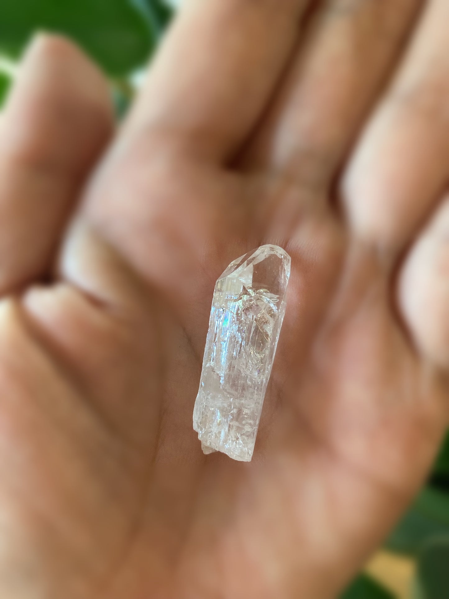 ダンビュライト 虹入り Danburite ジェムクオリティ 小 小指サイズ メキシコ Aurora鉱山産
サイズ 縦 3.4cm x 横 1.2cm x 厚さ 1cm
