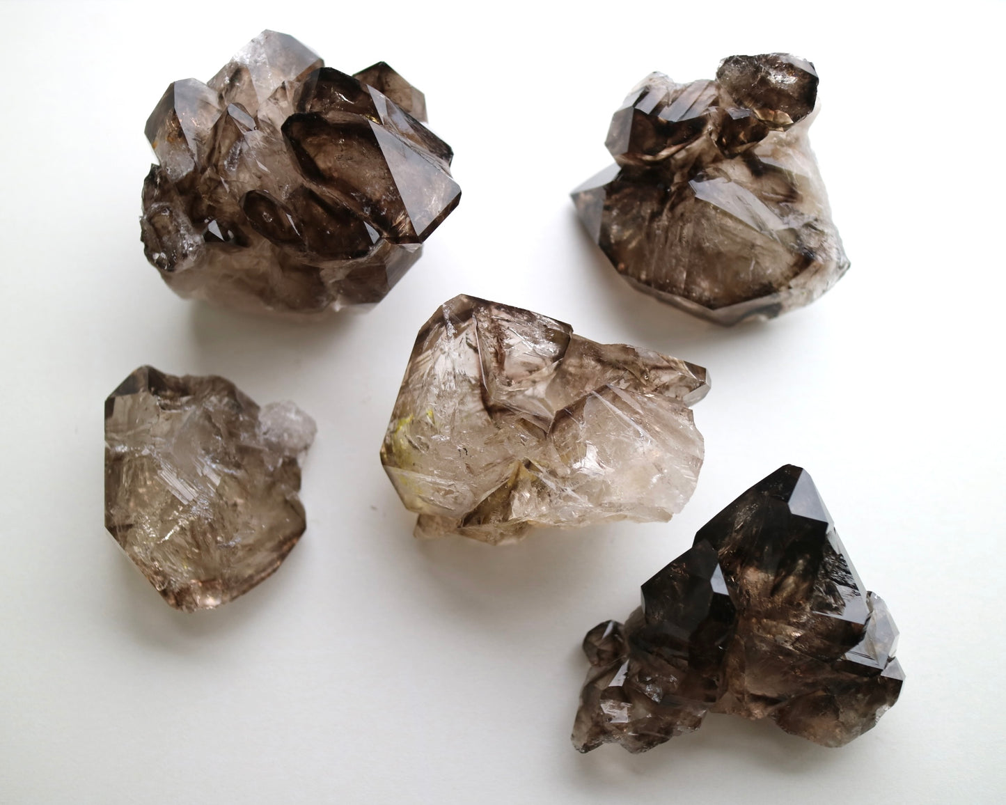 スモーキー エレスチャルクォーツ 小 手のひらサイズ
Smokey Elestial Quartz
ブラジル ミナスジェライス州 Baixio鉱山
6.6cm x 5cm x 3cm、91g