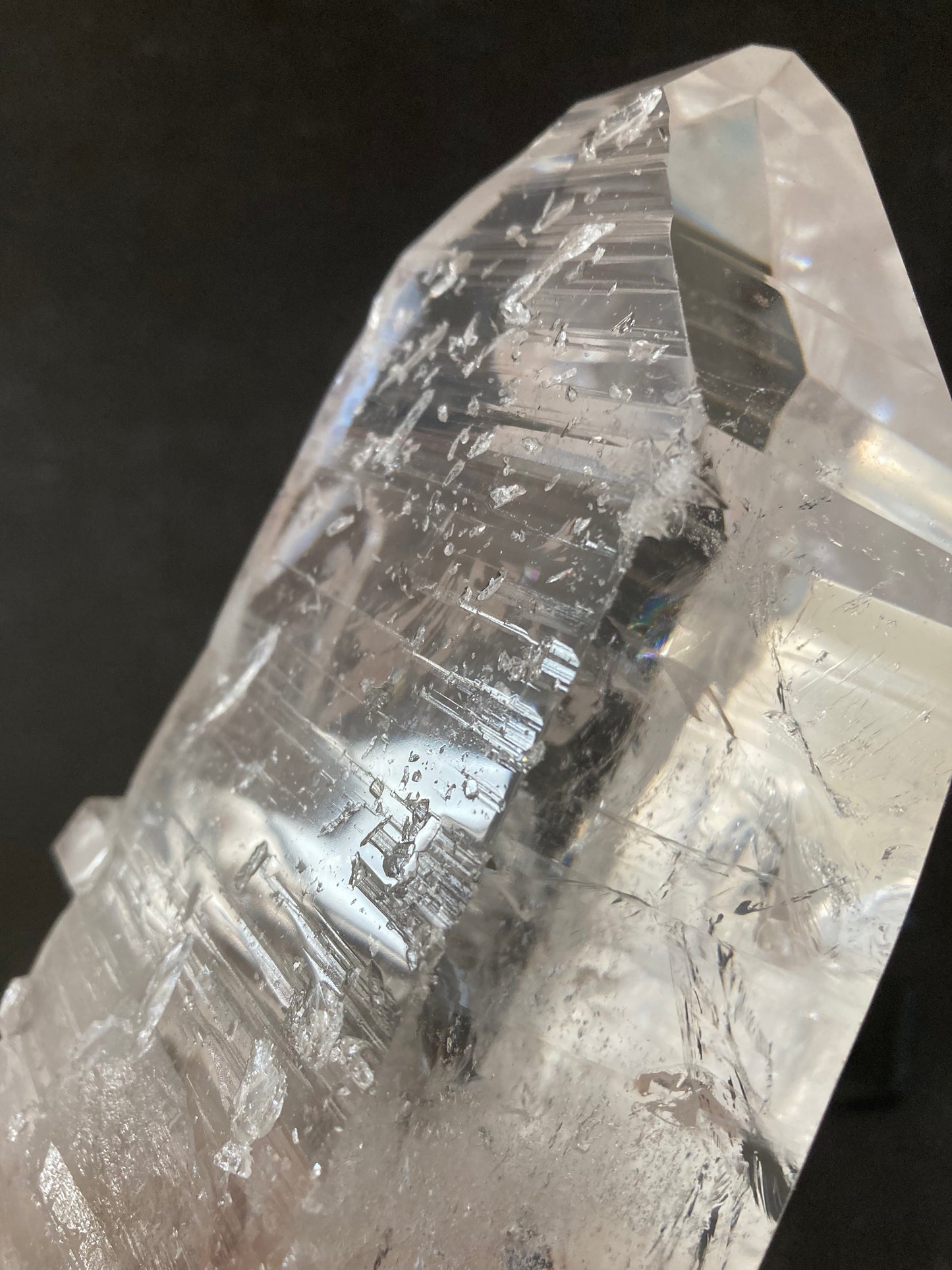 空間浄化・エネルギーチャージ レムリアン シード クォーツ ポイント 大 ( (巨大・スタンド付き)24cm x 11cm x 7cm、2.75kg