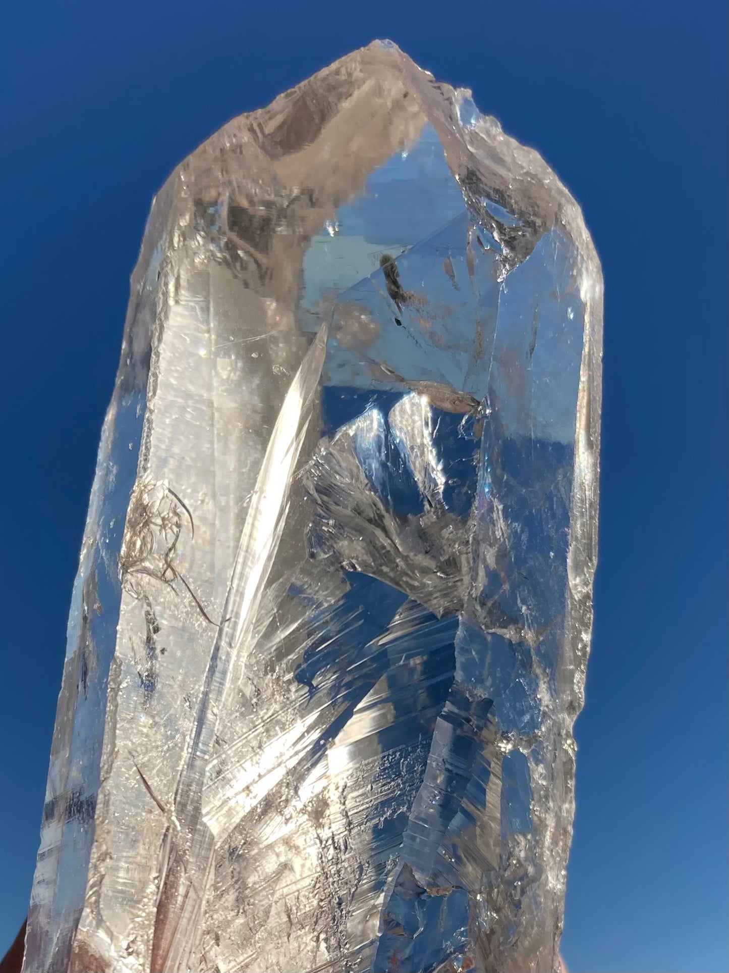 (希少 レア)ロシア産 レムリアン クォーツ (ロシレム 虹入り)
ロシア サウスウラル チェリャビンスク州 (Chelyabinsk Region, South Ural) 3cm x 5cm x 3cm、350g