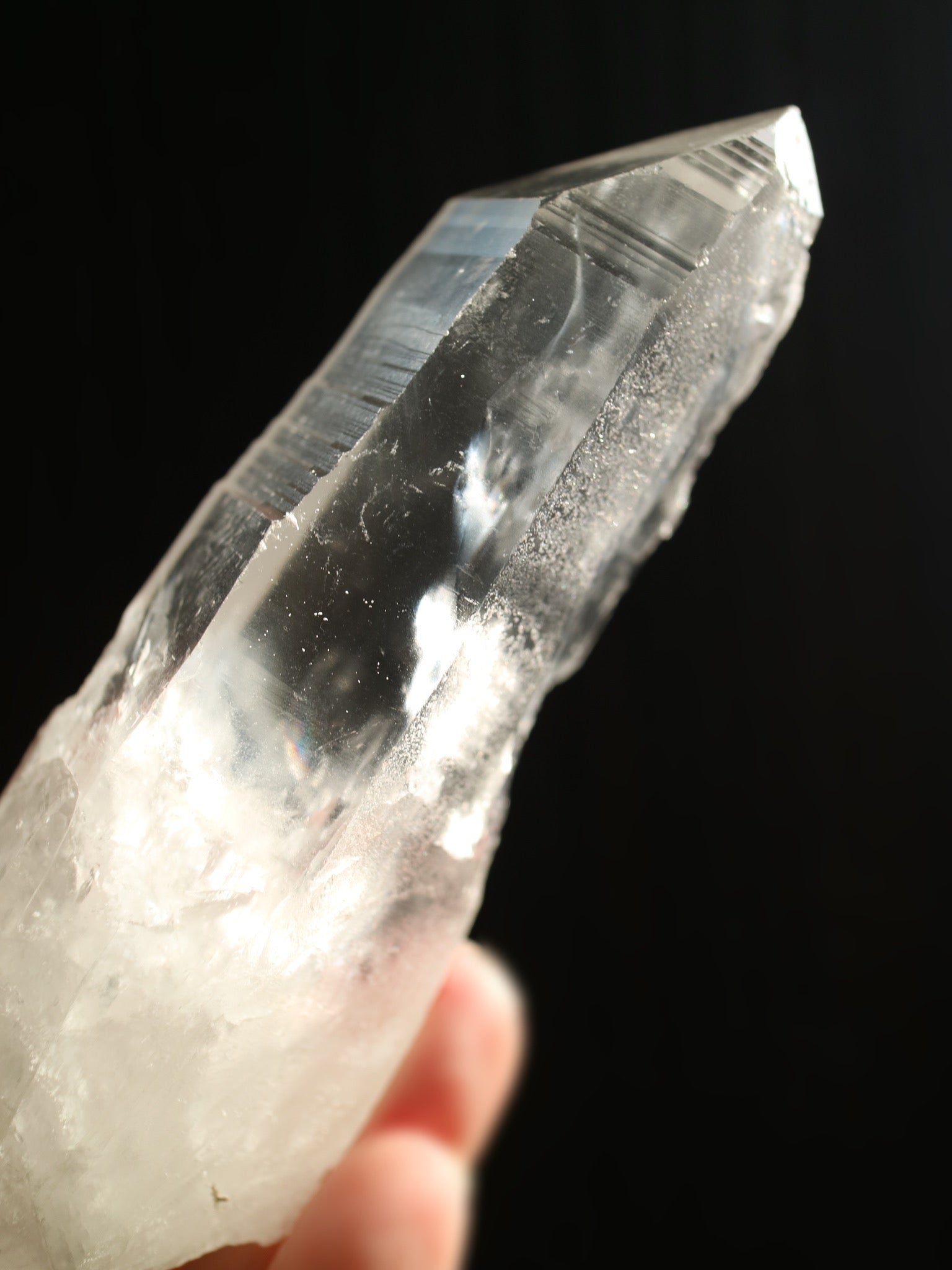 セラ・ド・カブラル鉱山　レムリアン シード クォーツ ポイント 小 手のひらサイズ  Lemurian Seed Quartz (Serra do Cabral, MG, Brazil  サイズ 11.5cm x 4cm x 3cm、208.2g