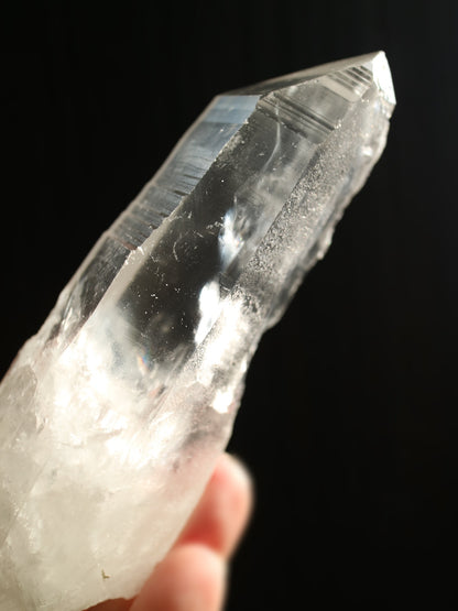 セラ・ド・カブラル鉱山　レムリアン シード クォーツ ポイント 小 手のひらサイズ  Lemurian Seed Quartz (Serra do Cabral, MG, Brazil  サイズ 11.5cm x 4cm x 3cm、208.2g
