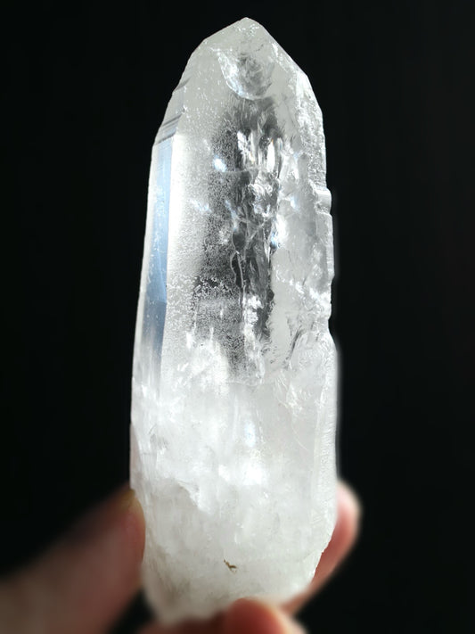 セラ・ド・カブラル鉱山　レムリアン シード クォーツ ポイント 小 手のひらサイズ  Lemurian Seed Quartz (Serra do Cabral, MG, Brazil  サイズ 11.5cm x 4cm x 3cm、208.2g