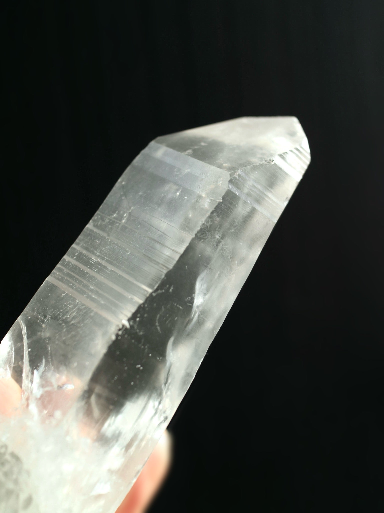 セラ・ド・カブラル鉱山　レムリアン シード クォーツ ポイント 小 手のひらサイズ  Lemurian Seed Quartz (Serra do Cabral, MG, Brazil  サイズ 11.5cm x 4cm x 3cm、208.2g