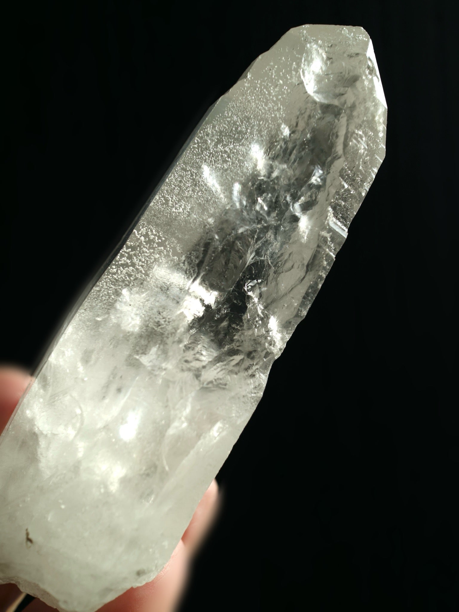 セラ・ド・カブラル鉱山　レムリアン シード クォーツ ポイント 小 手のひらサイズ  Lemurian Seed Quartz (Serra do Cabral, MG, Brazil  サイズ 11.5cm x 4cm x 3cm、208.2g