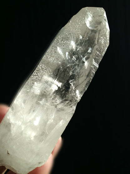 セラ・ド・カブラル鉱山　レムリアン シード クォーツ ポイント 小 手のひらサイズ  Lemurian Seed Quartz (Serra do Cabral, MG, Brazil  サイズ 11.5cm x 4cm x 3cm、208.2g