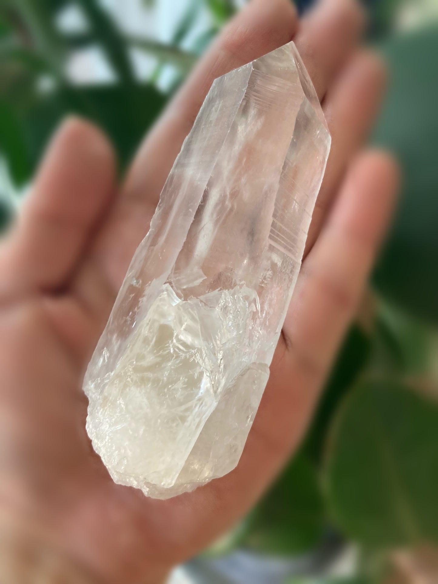 セラ・ド・カブラル鉱山　レムリアン シード クォーツ ポイント 小 手のひらサイズ  Lemurian Seed Quartz (Serra do Cabral, MG, Brazil  サイズ 11.5cm x 4cm x 3cm、208.2g