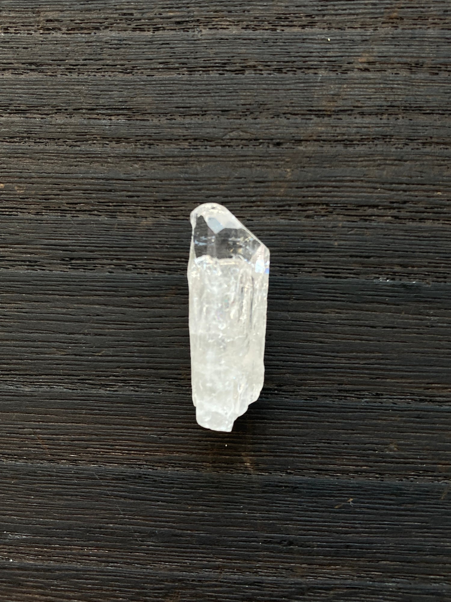 ダンビュライト 虹入り Danburite ジェムクオリティ 小 小指サイズ  メキシコ Aurora鉱山産
サイズ 縦 3.4cm x 横 1.2cm x 厚さ 1cm