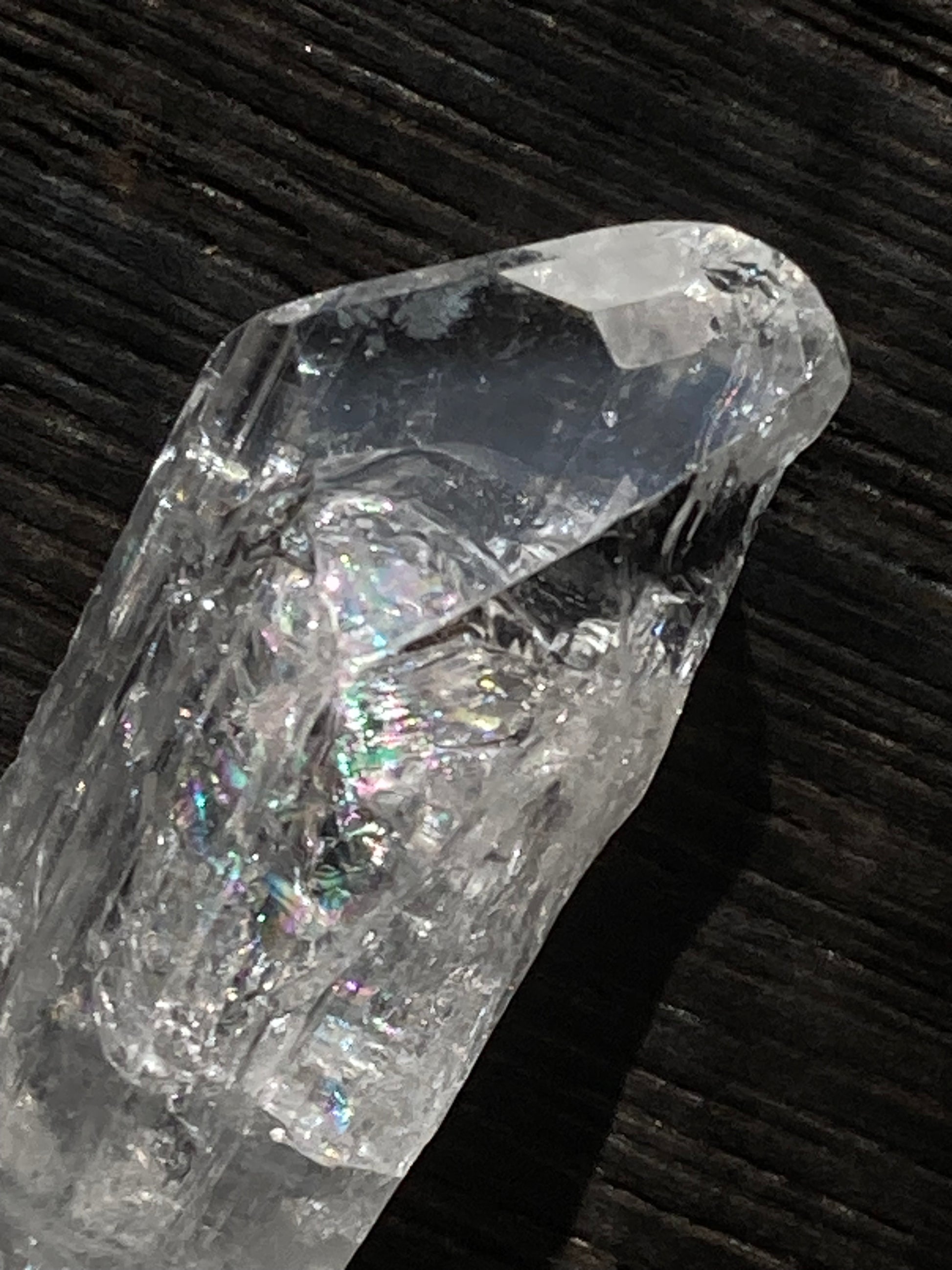 ダンビュライト 虹入り Danburite ジェムクオリティ 小 小指サイズ  メキシコ Aurora鉱山産
サイズ 縦 3.4cm x 横 1.2cm x 厚さ 1cm
