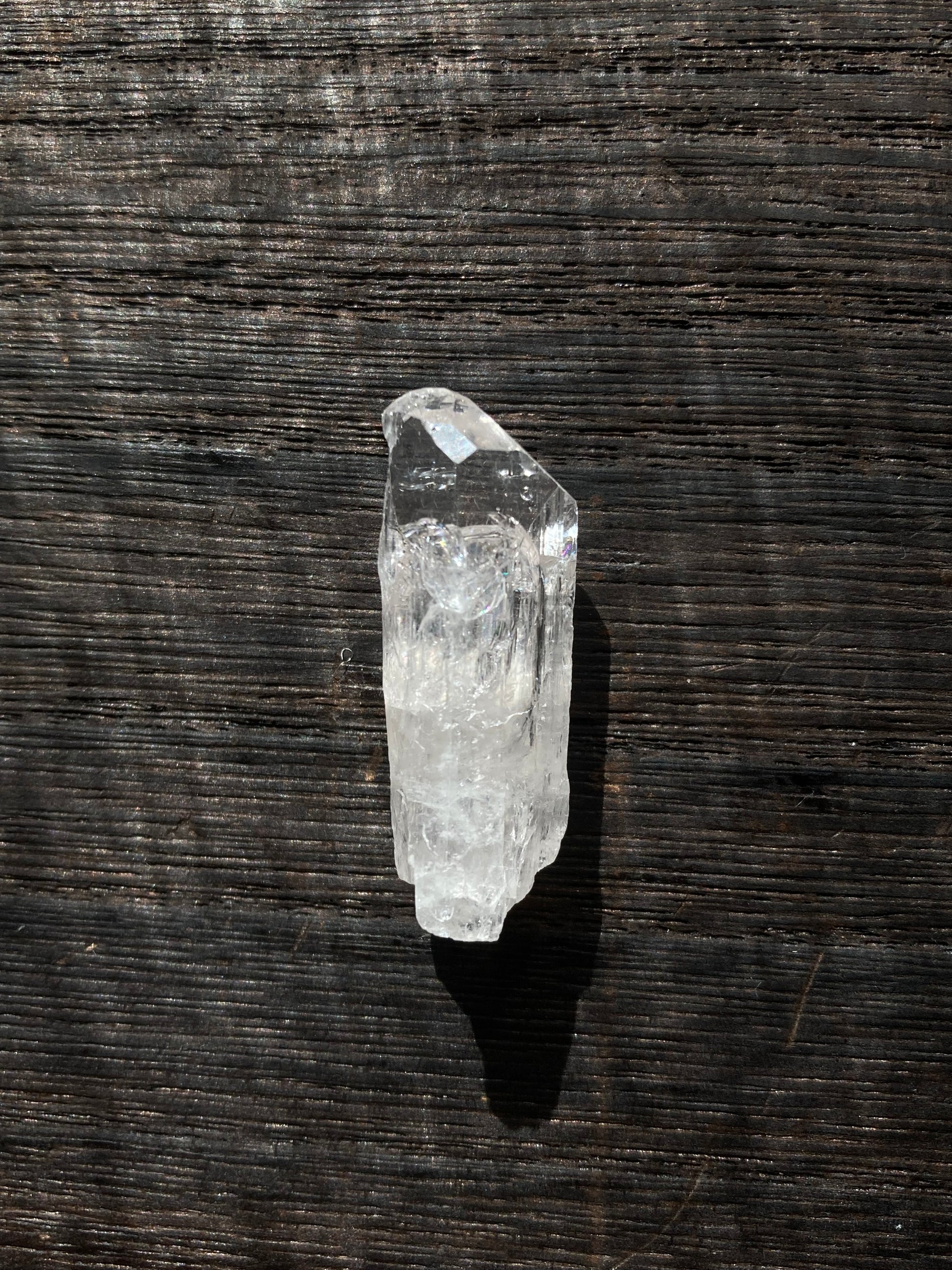 ダンビュライト 虹入り Danburite ジェムクオリティ 小 小指サイズ  メキシコ Aurora鉱山産
サイズ 縦 3.4cm x 横 1.2cm x 厚さ 1cm