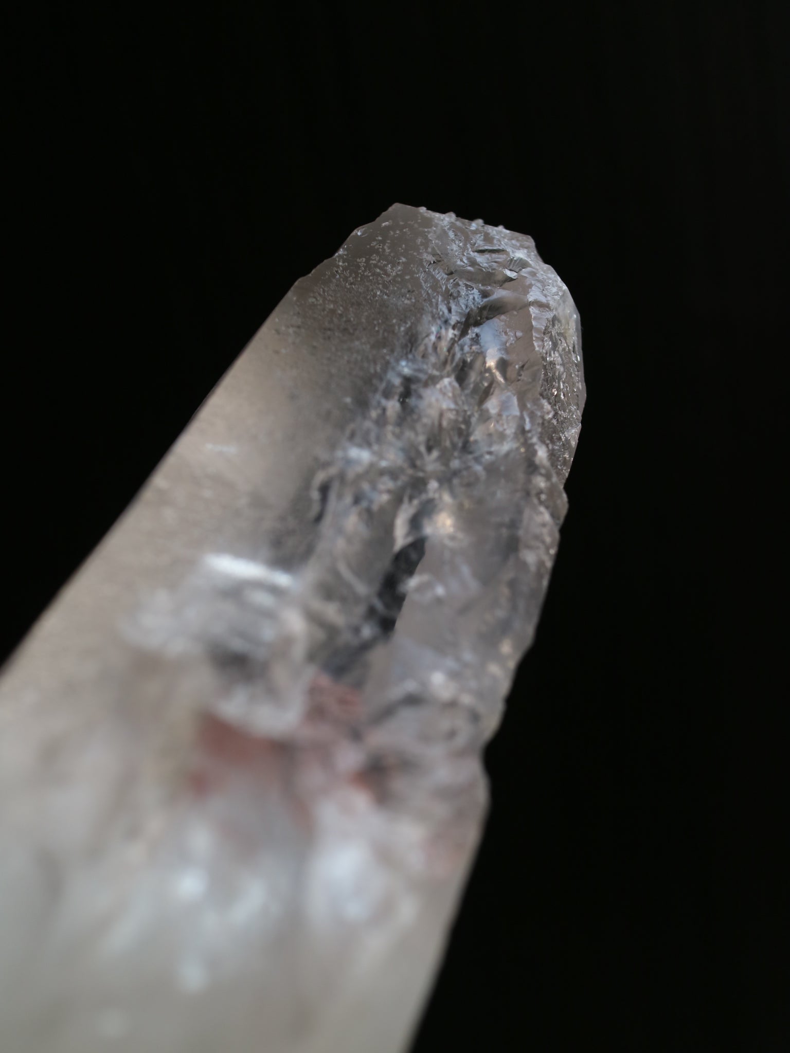 セラ・ド・カブラル鉱山　レムリアン シード クォーツ ポイント 小 手のひらサイズ  Lemurian Seed Quartz (Serra do Cabral, MG, Brazil  サイズ 11.5cm x 4cm x 3cm、208.2g