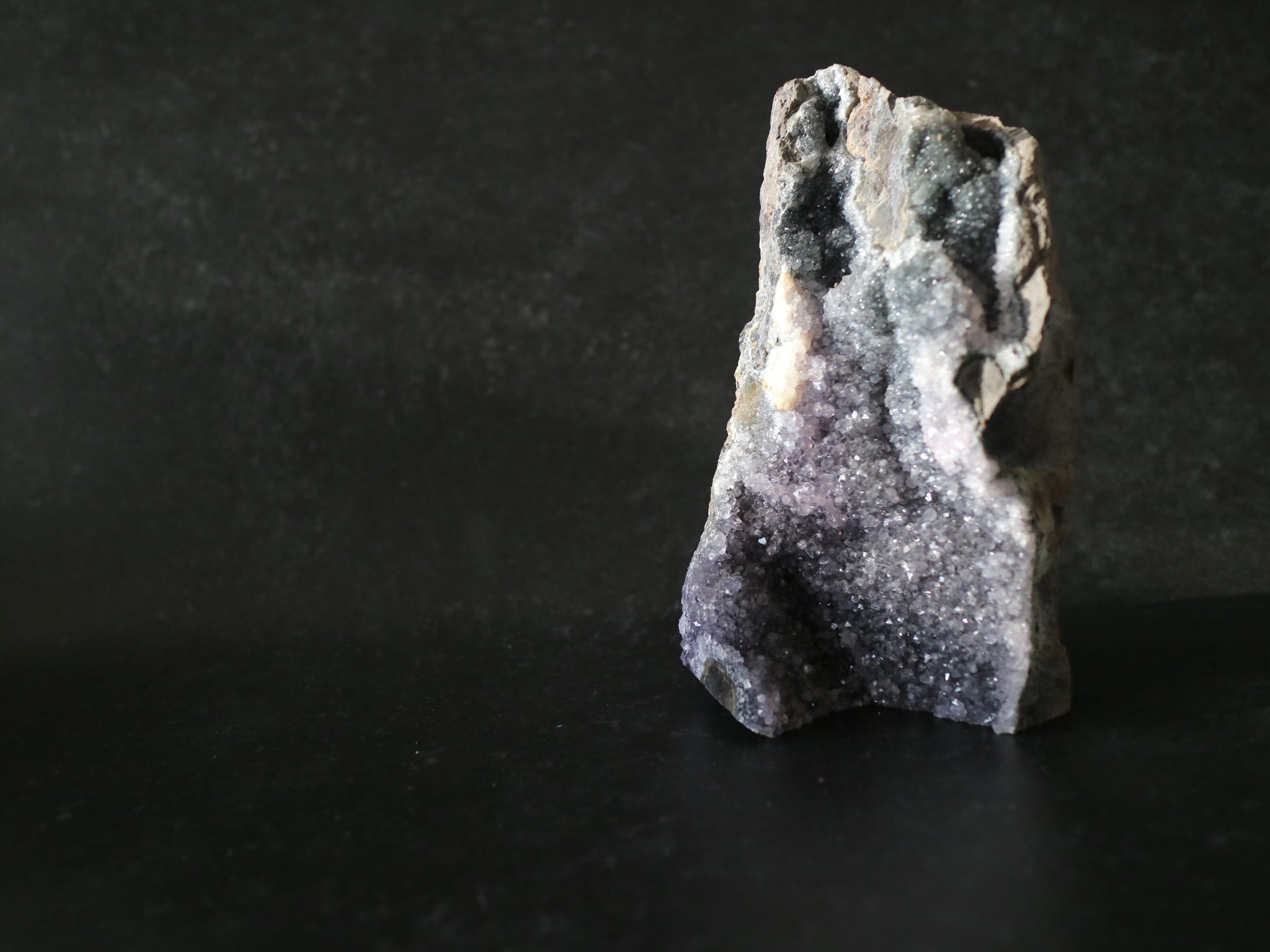 ウルグアイ産 ブラックアメジスト ジオード 1 Amethyst Geode – ryn