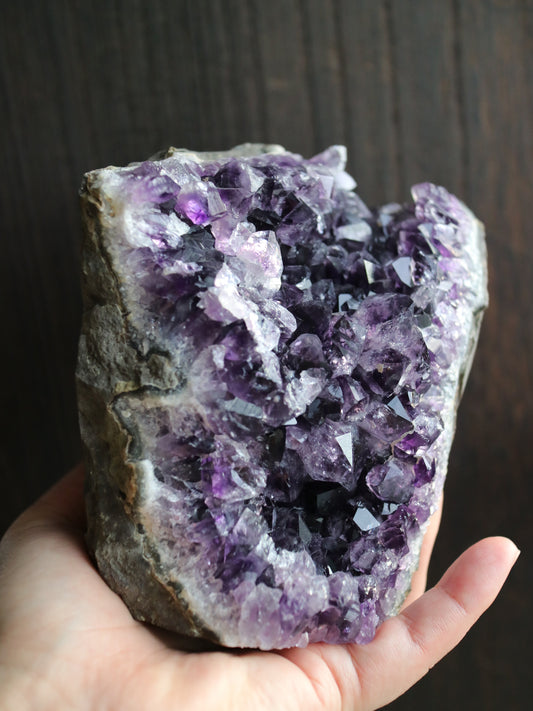 ウルグアイ産 アメジスト    Amethyst from Uruguay 2   14cm x 10.5cm x 8cm、1.65kg