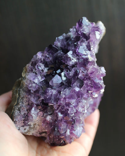 ウルグアイ産 アメジスト 手のひらサイズ    Amethyst from Uruguay 1  10cm x 8cm x 6cm、550g