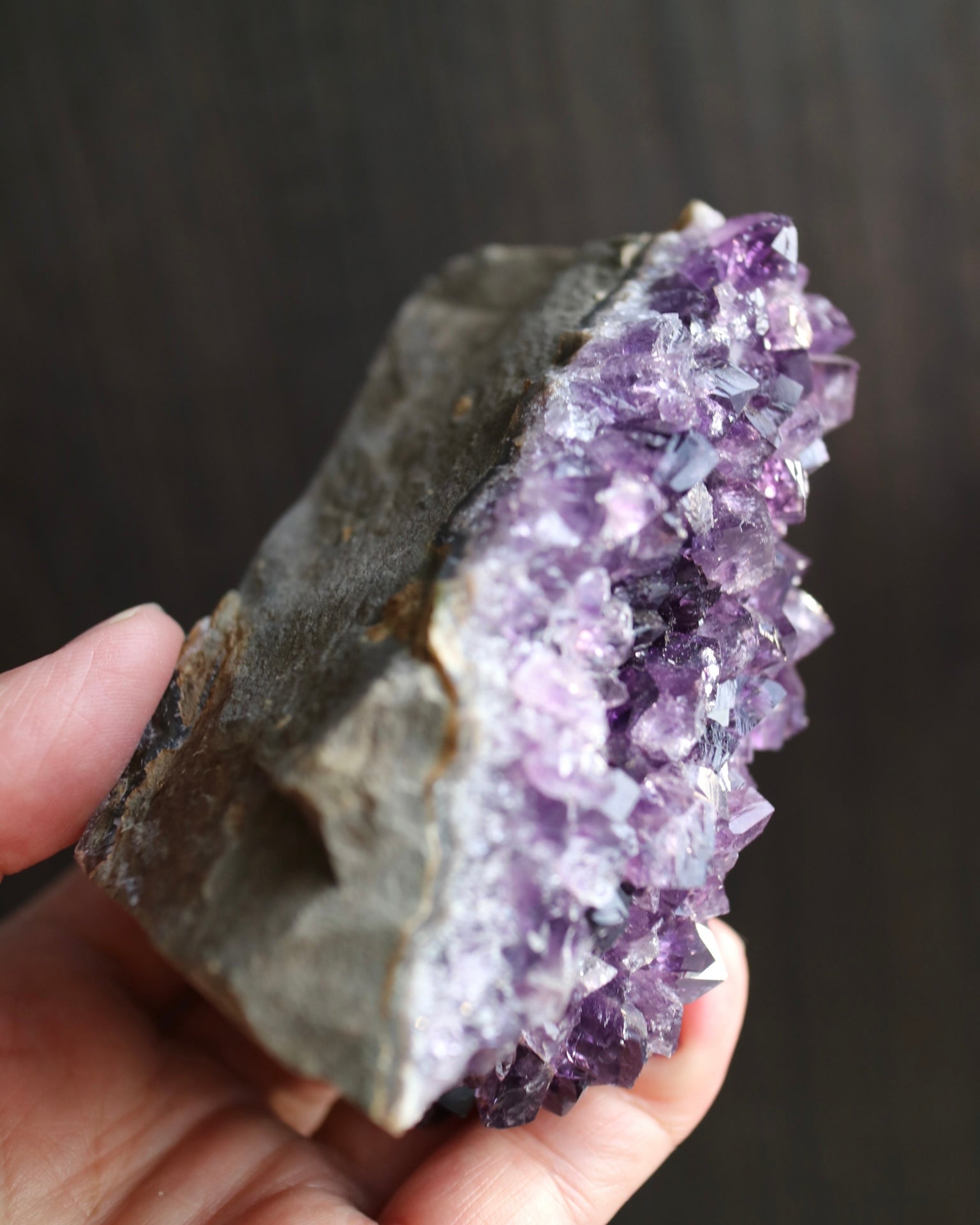 ウルグアイ産 アメジスト 手のひらサイズ    Amethyst from Uruguay 1  10cm x 8cm x 6cm、550g