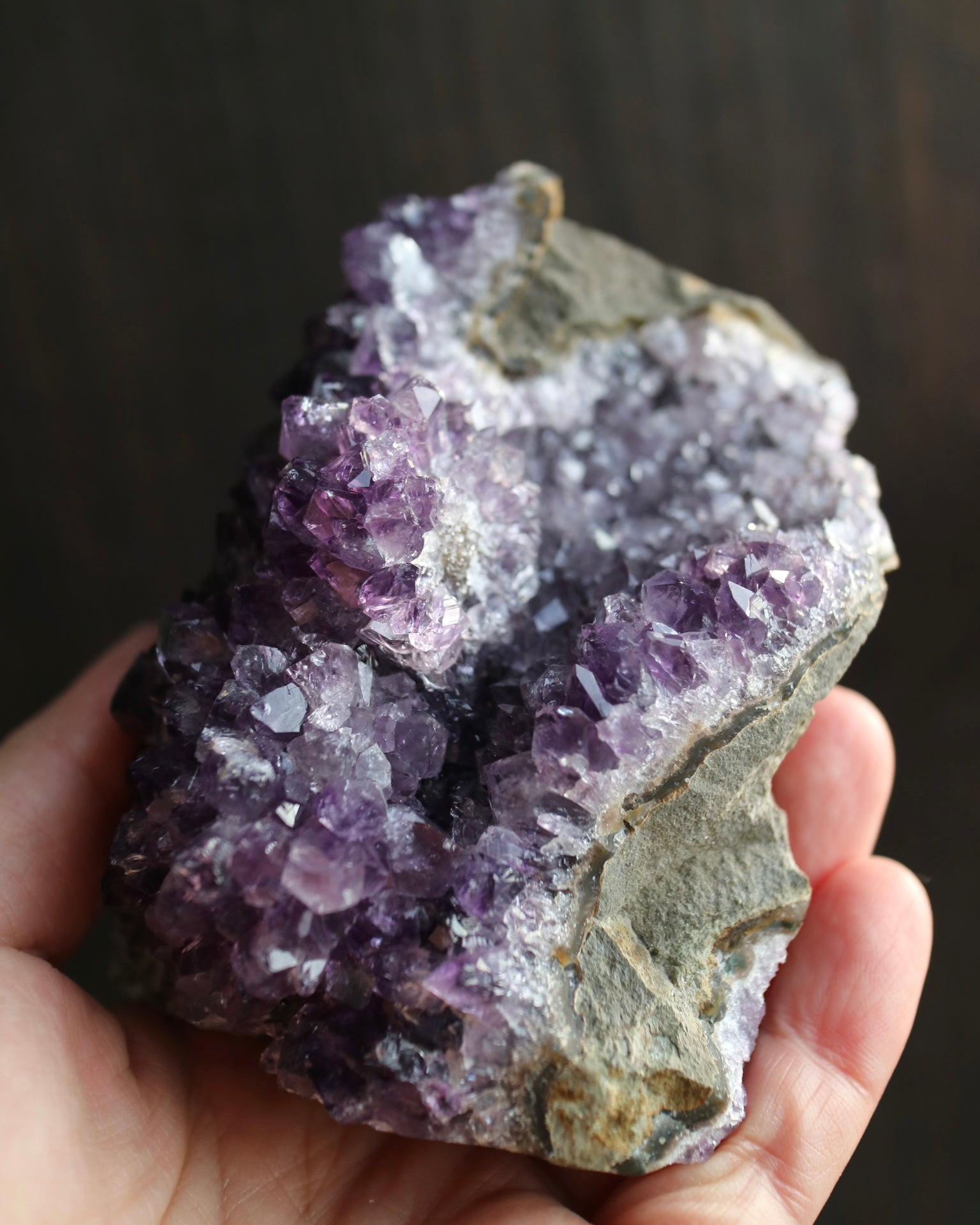 ウルグアイ産 アメジスト 手のひらサイズ    Amethyst from Uruguay 1  10cm x 8cm x 6cm、550g