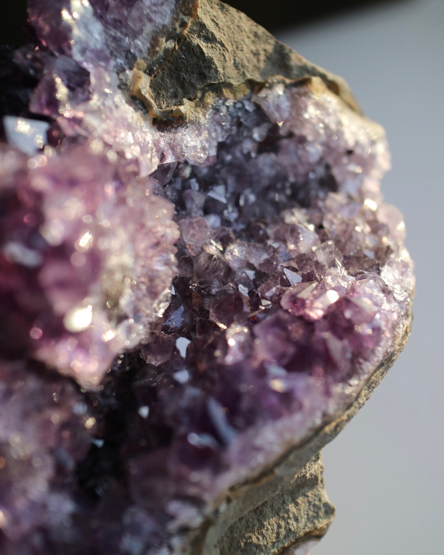 ウルグアイ産 アメジスト 手のひらサイズ    Amethyst from Uruguay 1  10cm x 8cm x 6cm、550g