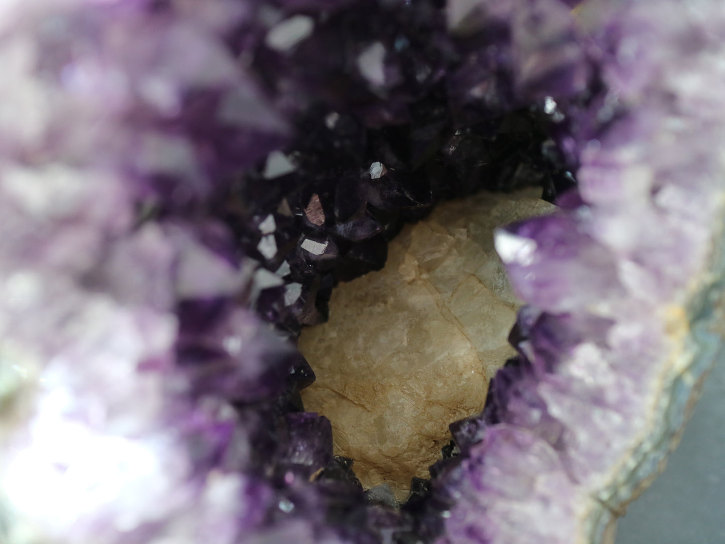 ウルグアイ産 アメジスト原石 ジオード 大  Amethyst from Uruguay  4.6kg 