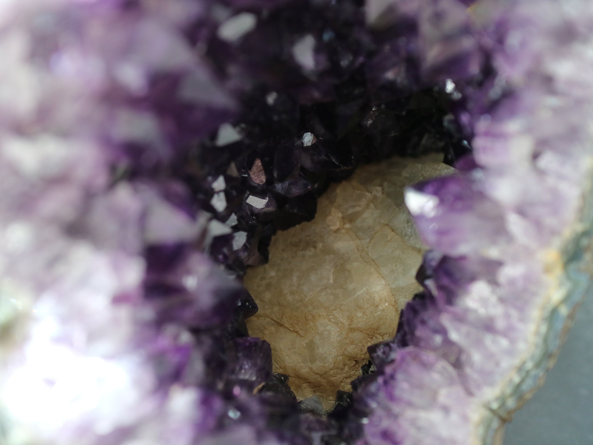 ウルグアイ産 アメジスト原石 ジオード 大  Amethyst from Uruguay  4.6kg 