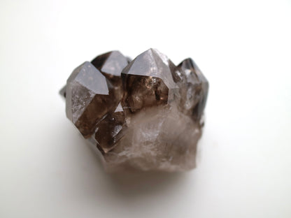 スモーキー エレスチャルクォーツ　小 手のひらサイズ
Smokey Elestial Quartz
ブラジル ミナスジェライス州 Baixio鉱山産
6cm x 7cm x 4.6cm、184g