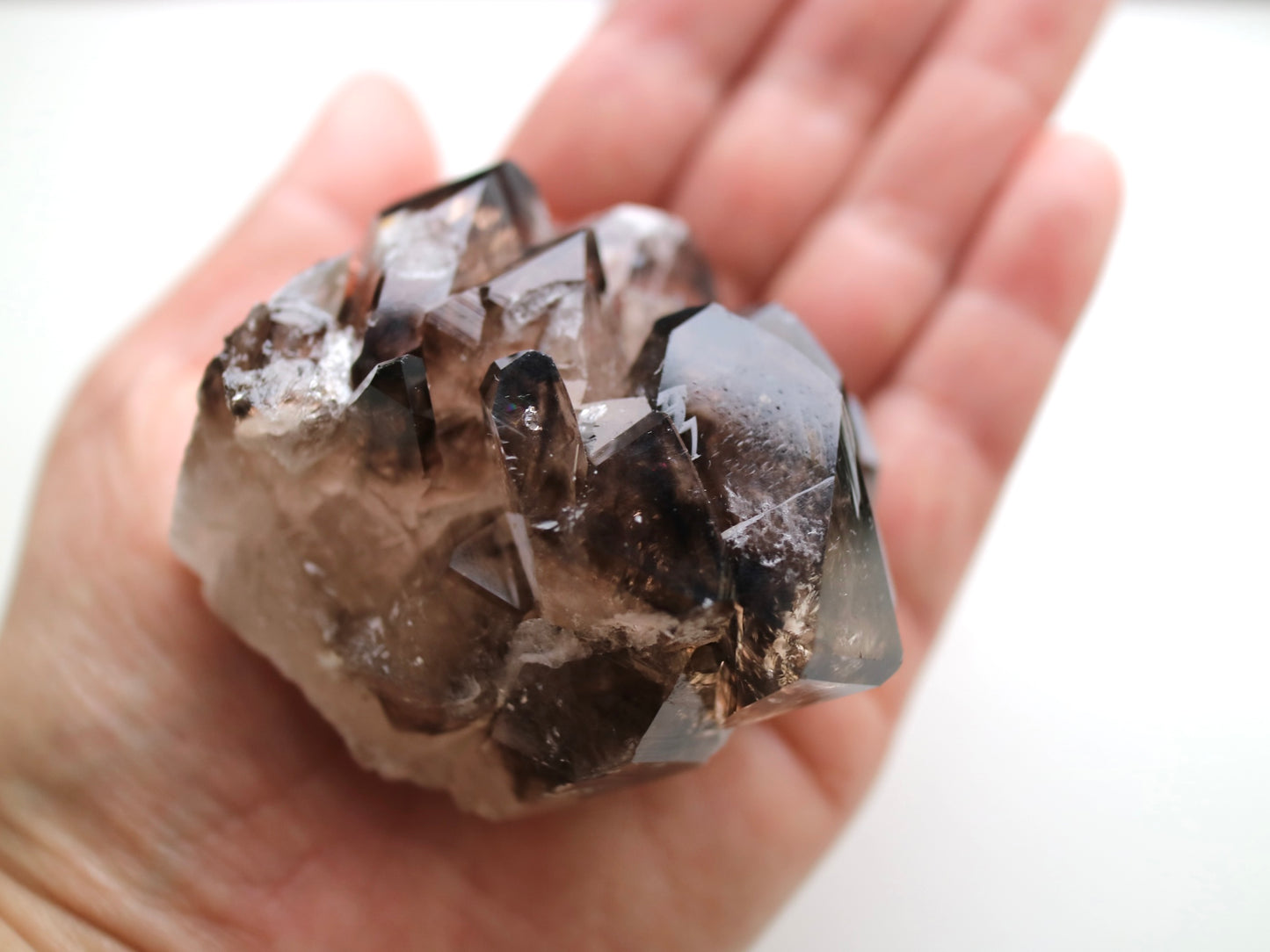 スモーキー エレスチャルクォーツ　小 手のひらサイズ
Smokey Elestial Quartz
ブラジル ミナスジェライス州 Baixio鉱山産
6cm x 7cm x 4.6cm、184g
