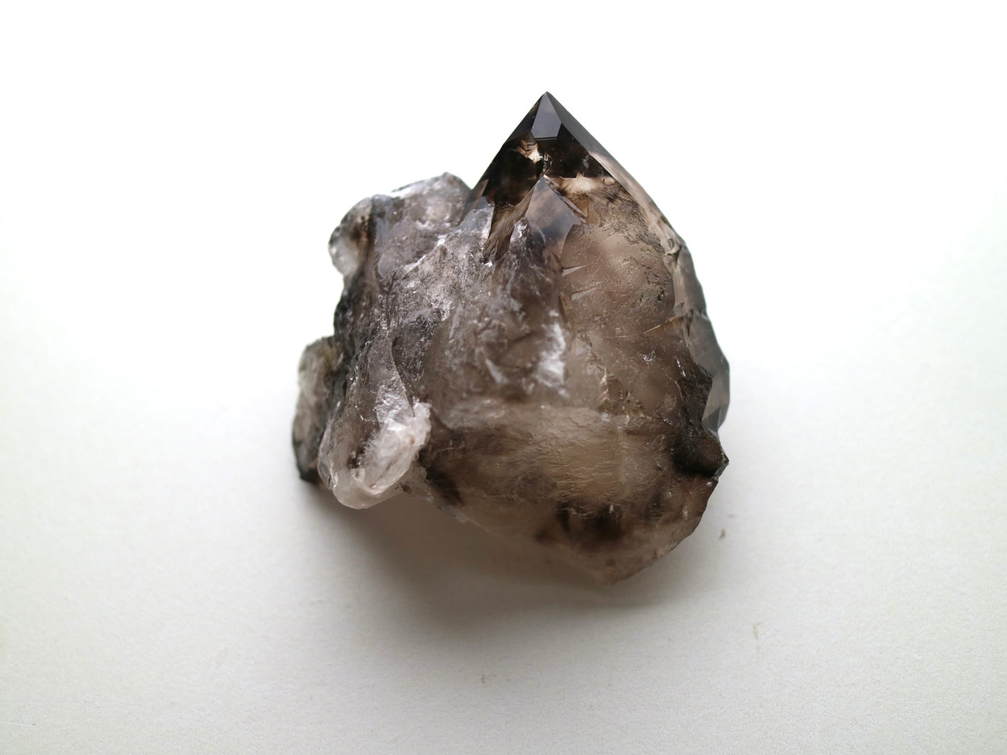 スモーキー エレスチャルクォーツ　手のひらサイズ　小
Smokey Elestial Quartz
ブラジル ミナスジェライス州 Baixio鉱山
6cm x 5cm x 3cm、97g