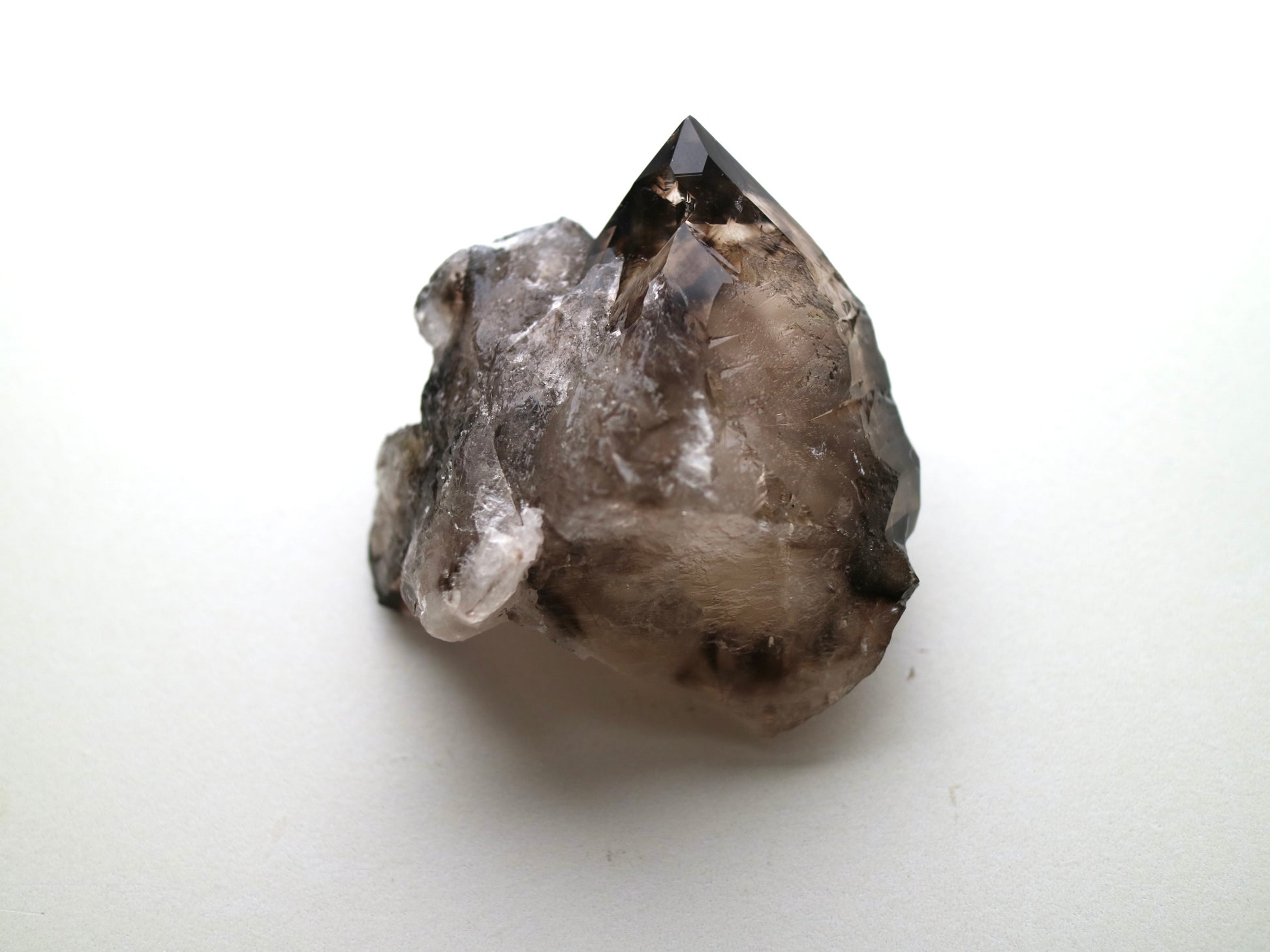 スモーキー エレスチャルクォーツ　手のひらサイズ　小
Smokey Elestial Quartz
ブラジル ミナスジェライス州 Baixio鉱山
6cm x 5cm x 3cm、97g