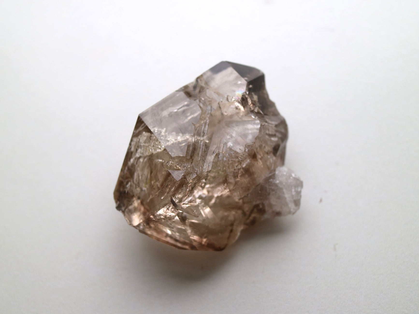 スモーキー エレスチャルクォーツ 小 手のひらサイズ
Smokey Elestial Quartz
ブラジル ミナスジェライス州 Baixio鉱山
5.4cm x 4cm x 2cm、58g