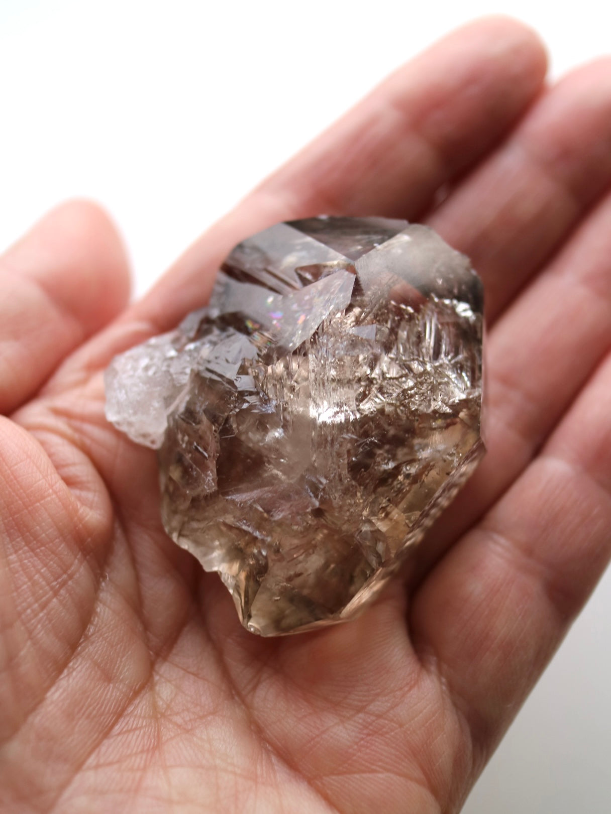 スモーキー エレスチャルクォーツ 小 手のひらサイズ
Smokey Elestial Quartz
ブラジル ミナスジェライス州 Baixio鉱山
5.4cm x 4cm x 2cm、58g