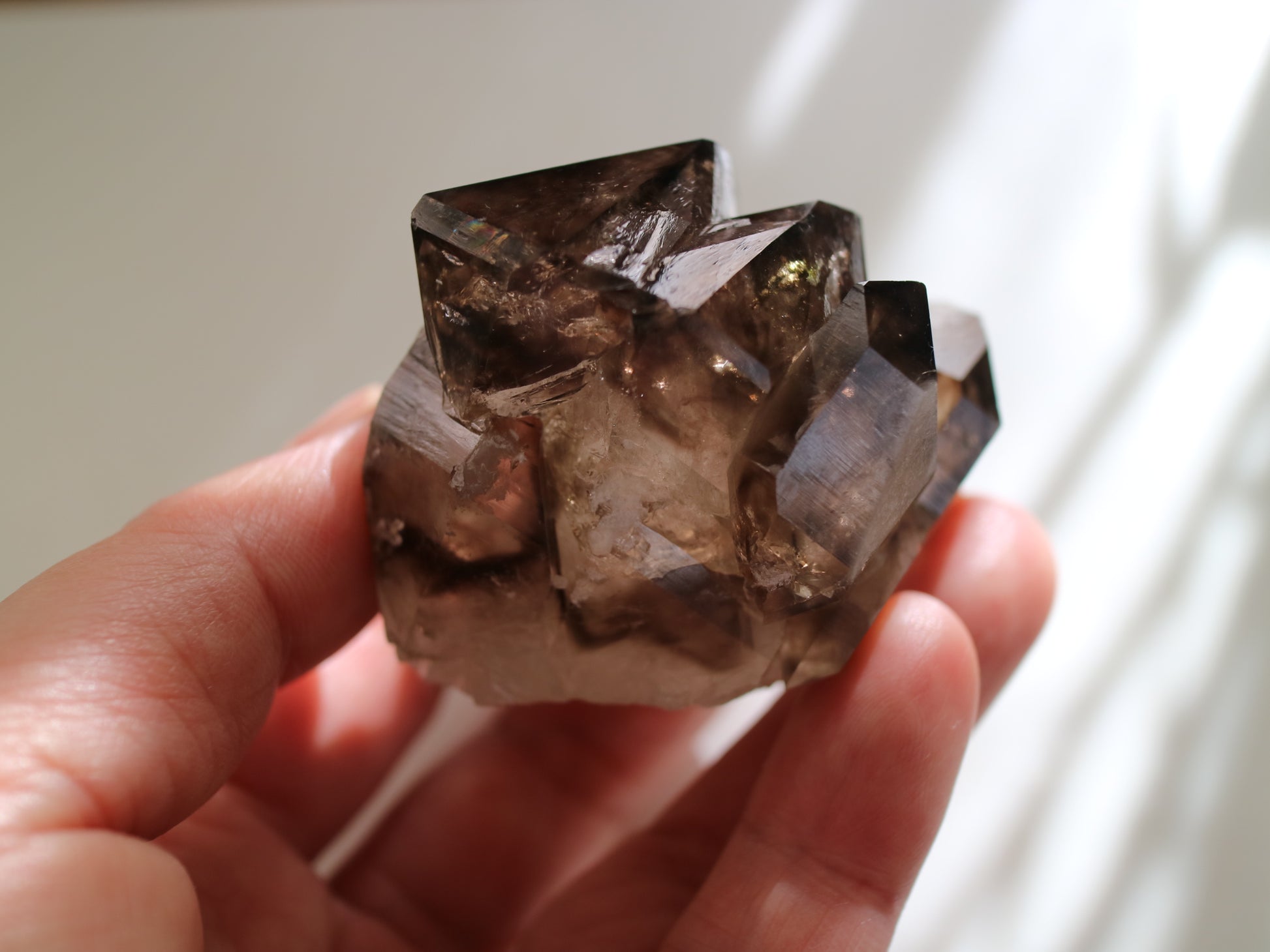 スモーキー エレスチャルクォーツ　小 手のひらサイズ
Smokey Elestial Quartz
ブラジル ミナスジェライス州 Baixio鉱山産
6cm x 7cm x 4.6cm、184g