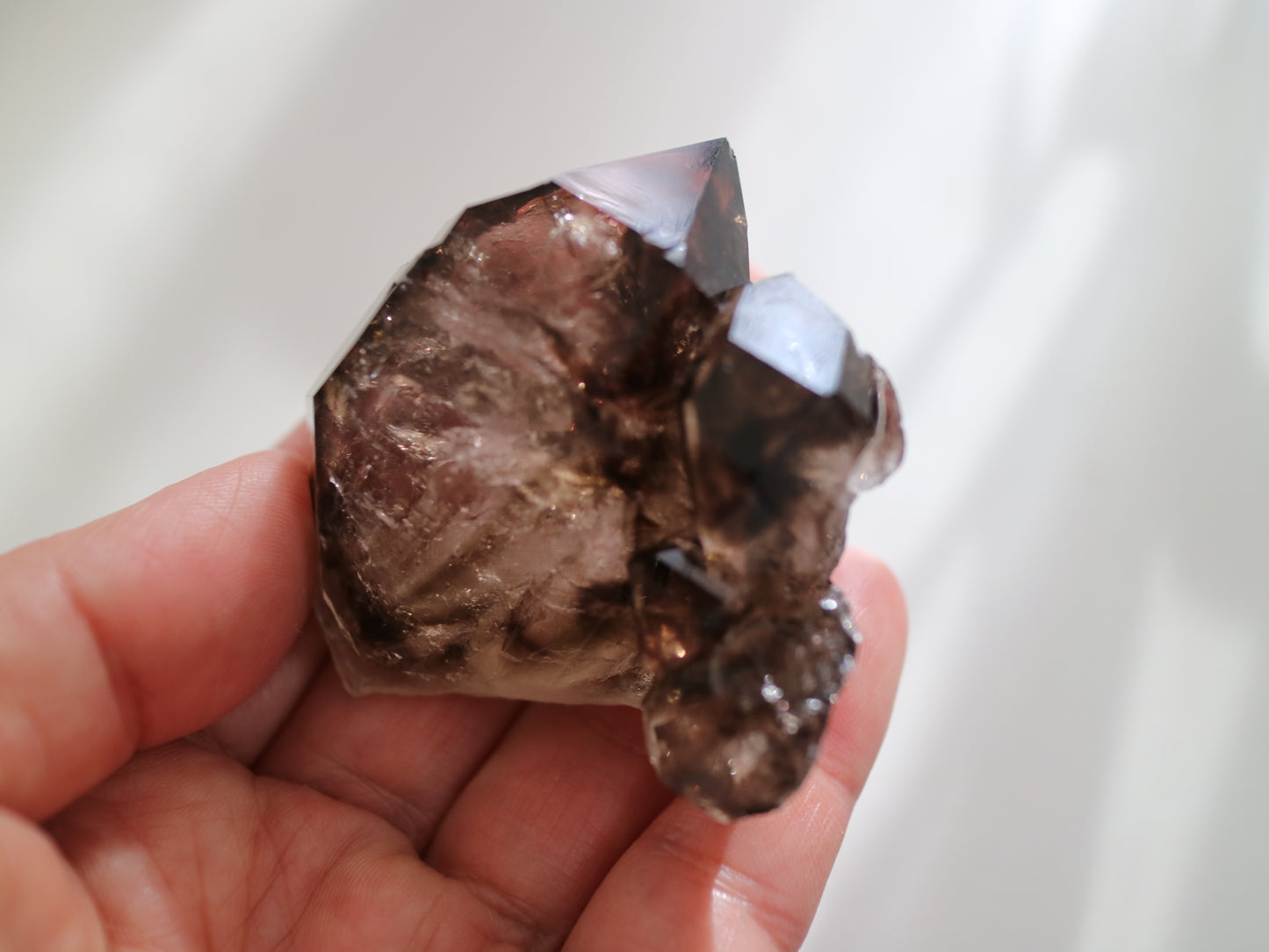 スモーキー エレスチャルクォーツ　手のひらサイズ　小
Smokey Elestial Quartz
ブラジル ミナスジェライス州 Baixio鉱山
6cm x 5cm x 3cm、97g