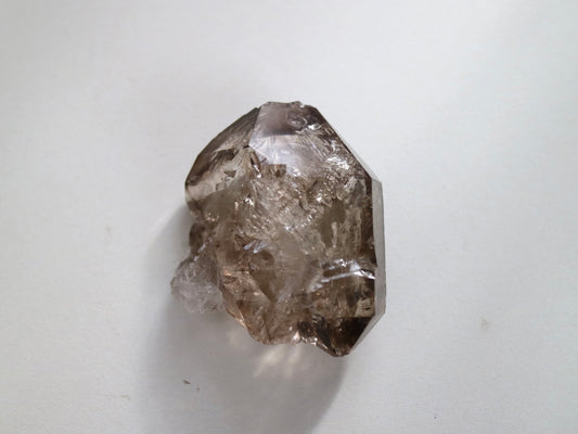 スモーキー エレスチャルクォーツ 小 手のひらサイズ
Smokey Elestial Quartz
ブラジル ミナスジェライス州 Baixio鉱山
5.4cm x 4cm x 2cm、58g